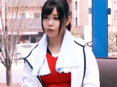 部活終わりのバレー部女子をMM号に乗車させ変態ストレッチからの乱交ハメ！