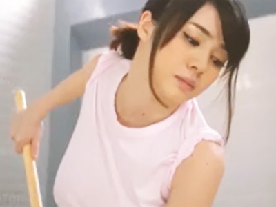 爆乳美人の番頭さんが入浴中の常連客をスケベな身体でセクシーサービスｗ