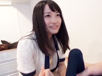 貧乳お姉さんのびんびんに勃起した淫乱乳首に興奮しザーメン中出し