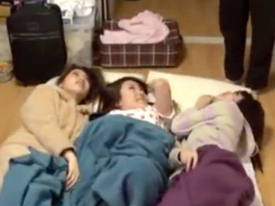 妹と友達のお泊まり会で1人誘いだし台所パコする兄