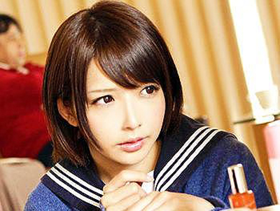 こたつの中で兄の友達に膣内射精されちゃう美少女JK