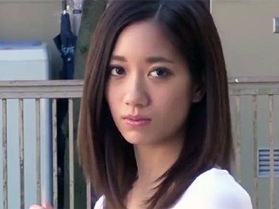 旦那を会社に見送った後に近所の兄ちゃんの若いエネルギッシュチンポを楽しむ不貞妻