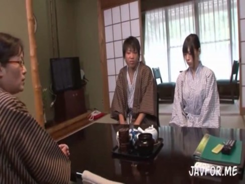 思春期の若い兄弟はHに興味津々なので温泉で禁断のイケナイ関係してしまった