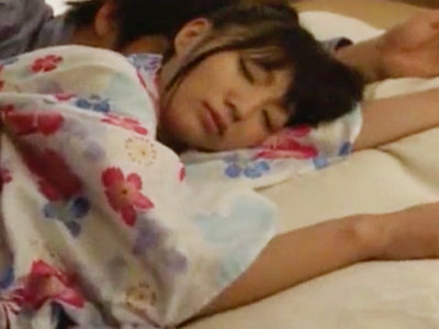 夏祭りで疲れて浴衣のまま寝ちゃった妹を夜這いした兄