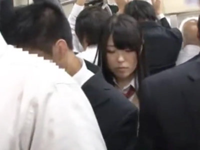 妹に痴漢してナマ挿入までしちゃうキチク兄