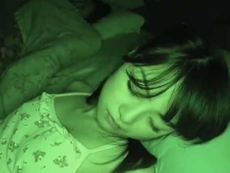 大人っぽくなってきた美少女妹に我慢できず夜這い膣内射精する兄…！