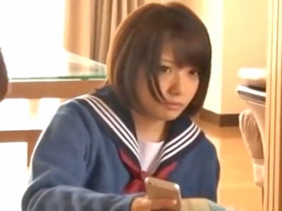 「やばいよぉ…」両親がすぐ傍にいるにも関わらずこたつの中で合体しあう兄妹ｗ