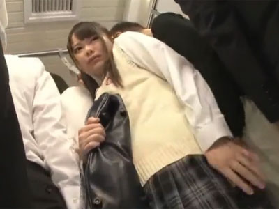 美少女JKが痴漢男に犯されて無慈悲な無許可膣内射精