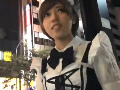 秋葉原でお持ち帰りした激カワメイドの手コキ＆フェラテクに耐えれず精子大量噴射！