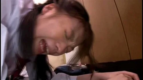 ＜JC・強姦＞中学生の女の子が媚薬が塗られた男性器を咥え込み、その後、淫乱男に自宅に連れて行かれて残忍にレイプされます。