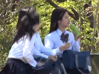 清楚のようにみえて…草むらで野ションすることが性癖のエロJK！用務員に見つかって強制レイプｗ